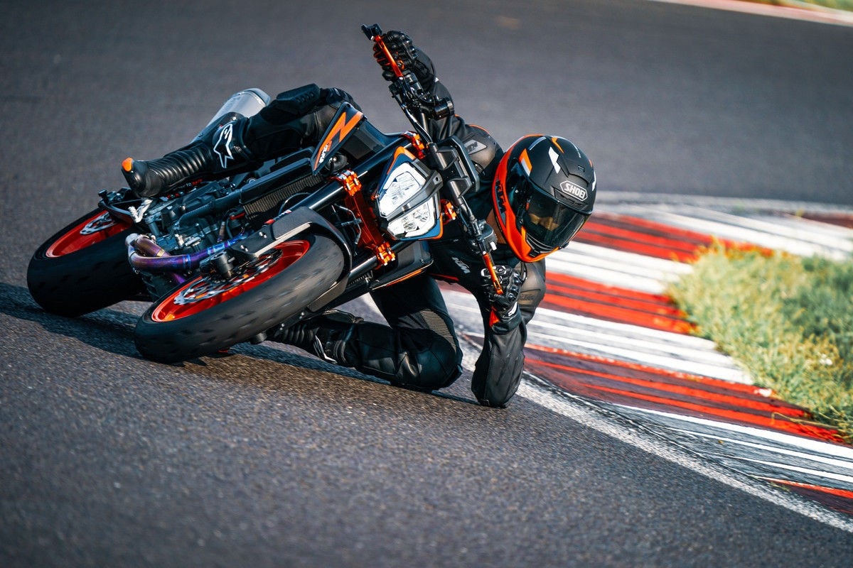 KTM: ecco la nuova 890 Duke R 